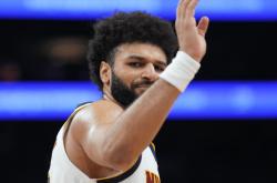 穆雷连续十五场比赛得分超过最后时刻胜出，曼联不断突破！全场沸腾不已的简单介绍