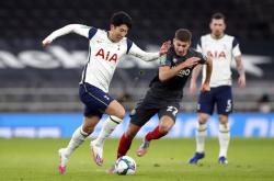 全明星赛次回合对决在即！热刺演练定位球，曼联密集防守应对的简单介绍